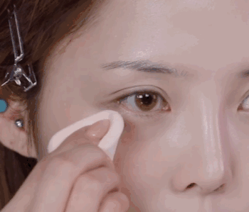 眼線暈妝怎么辦？