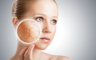 皮膚缺水的表現(xiàn)有哪些？肌膚缺水有什么癥狀？